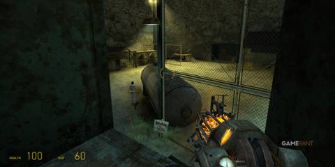 Gravity Gun overlooking an open fenced area in Half-Life 2
