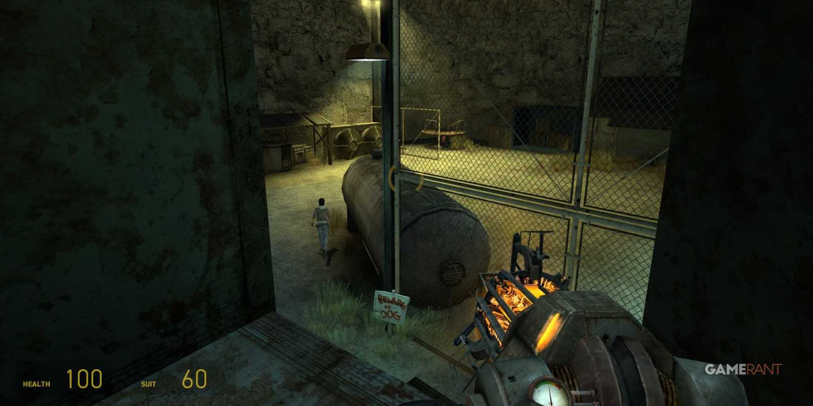 Gravity Gun overlooking an open fenced area in Half-Life 2