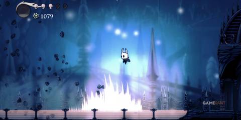 Hollow Knight: 10 Tips To Make The Game Easier The Knight dodges an attack from SOuls Master