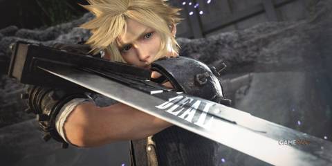 Final Fantasy 7 Rebirth Cloud Strife wielding sword with deal-shaped reflection on the blade