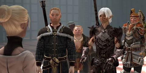 Hawke, Varric, Fenris, and Aveline talk with an elf in Kirkwall in Dragon Age 2