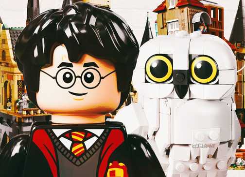 Harry Potter LEGO minifigure close-up next to LEGO Hedwig Hogwarts replica composite